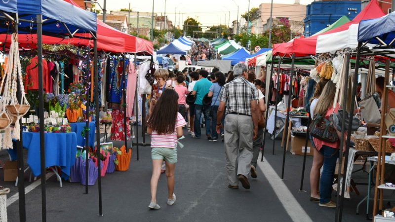 20.12.2021 Se realizó la Feria Navideña en Av. Inés Durán
