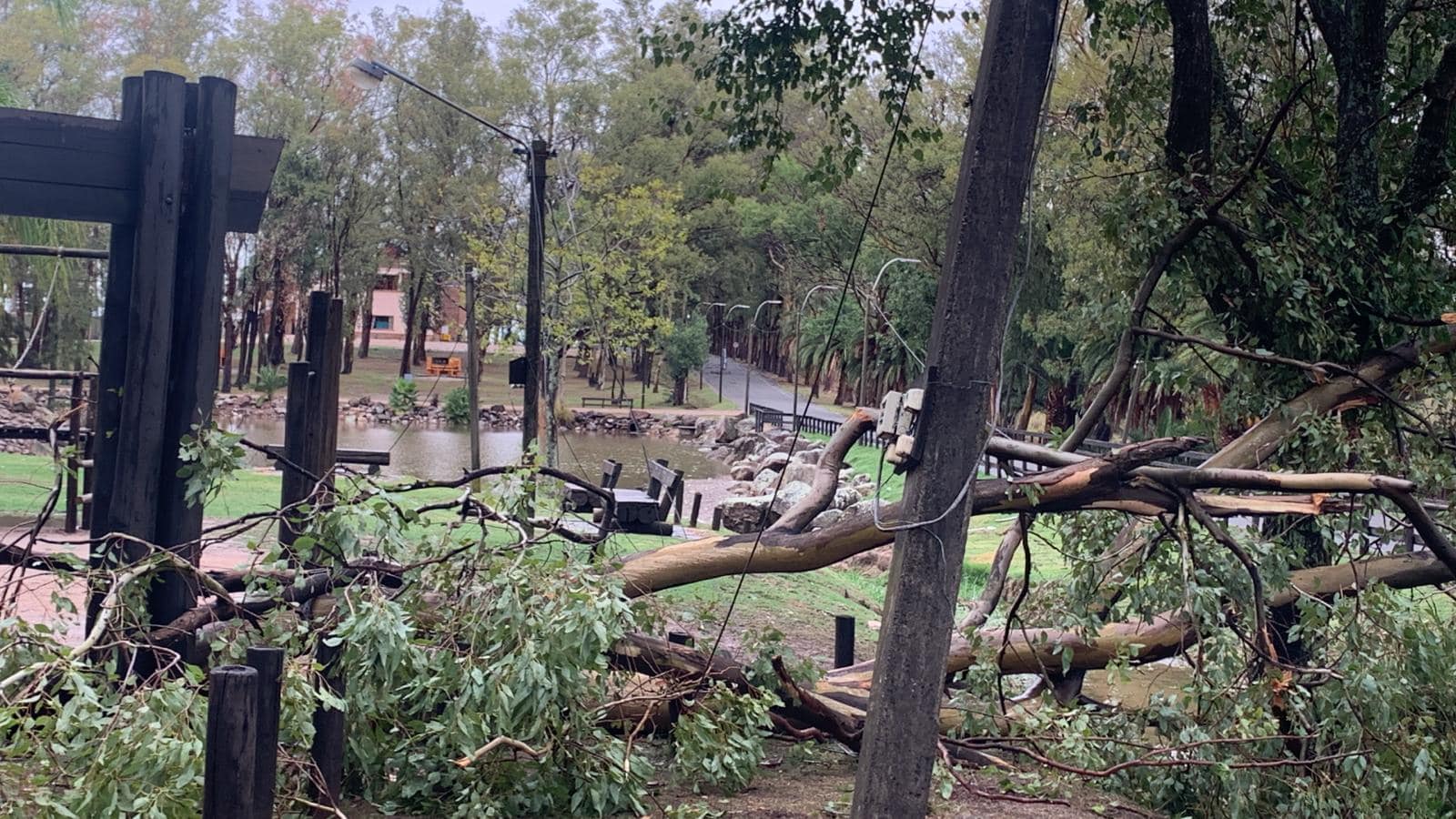 27.03.2023 La pista del Parque Centenario cerró temporalmente debido al mal tiempo