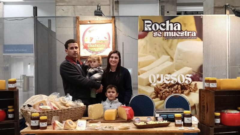 Los quesos artesanales de Chafalote, con historia desde 19 de Abril, son protagonistas en «Rocha se muestra» en Montevideo